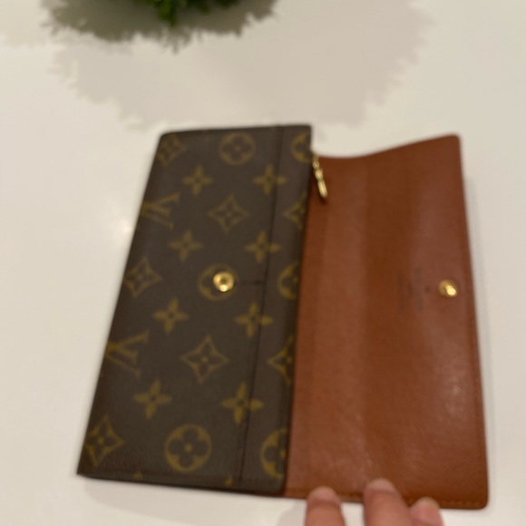 Authentic LV Sarah wallet - Picture 12 of 12